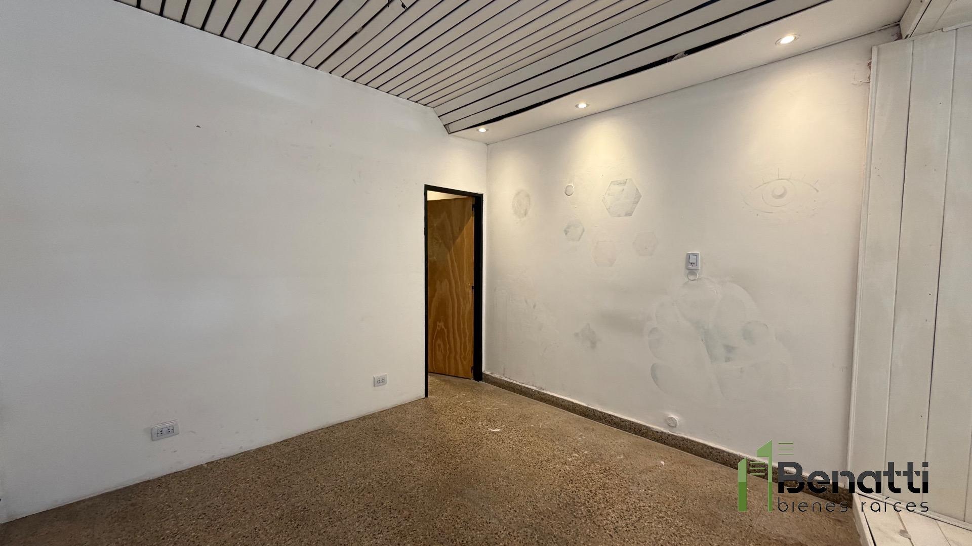 Local en alquiler con vidriera en zona céntrica Ciudadela