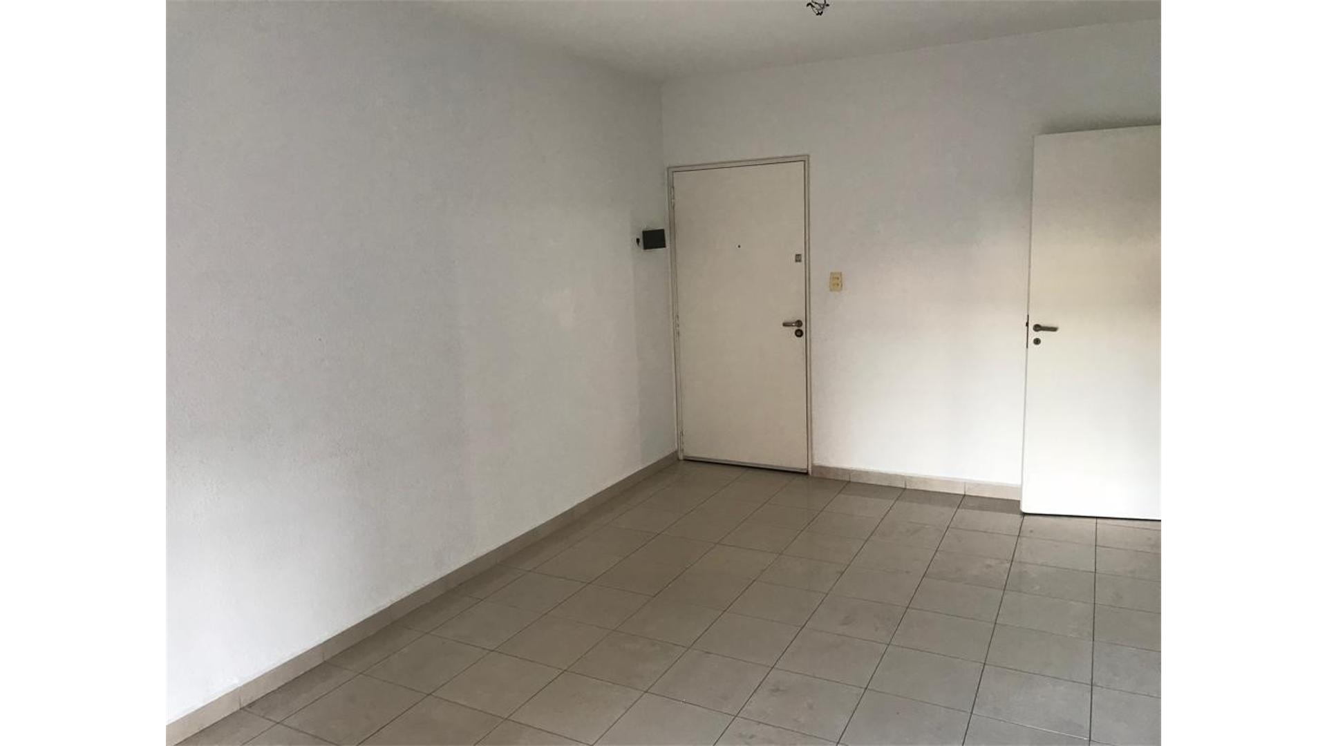 3 AMBIENTES AMPLIO Y EN EXCELENTE ESTADO A METROS DE LA AVDA