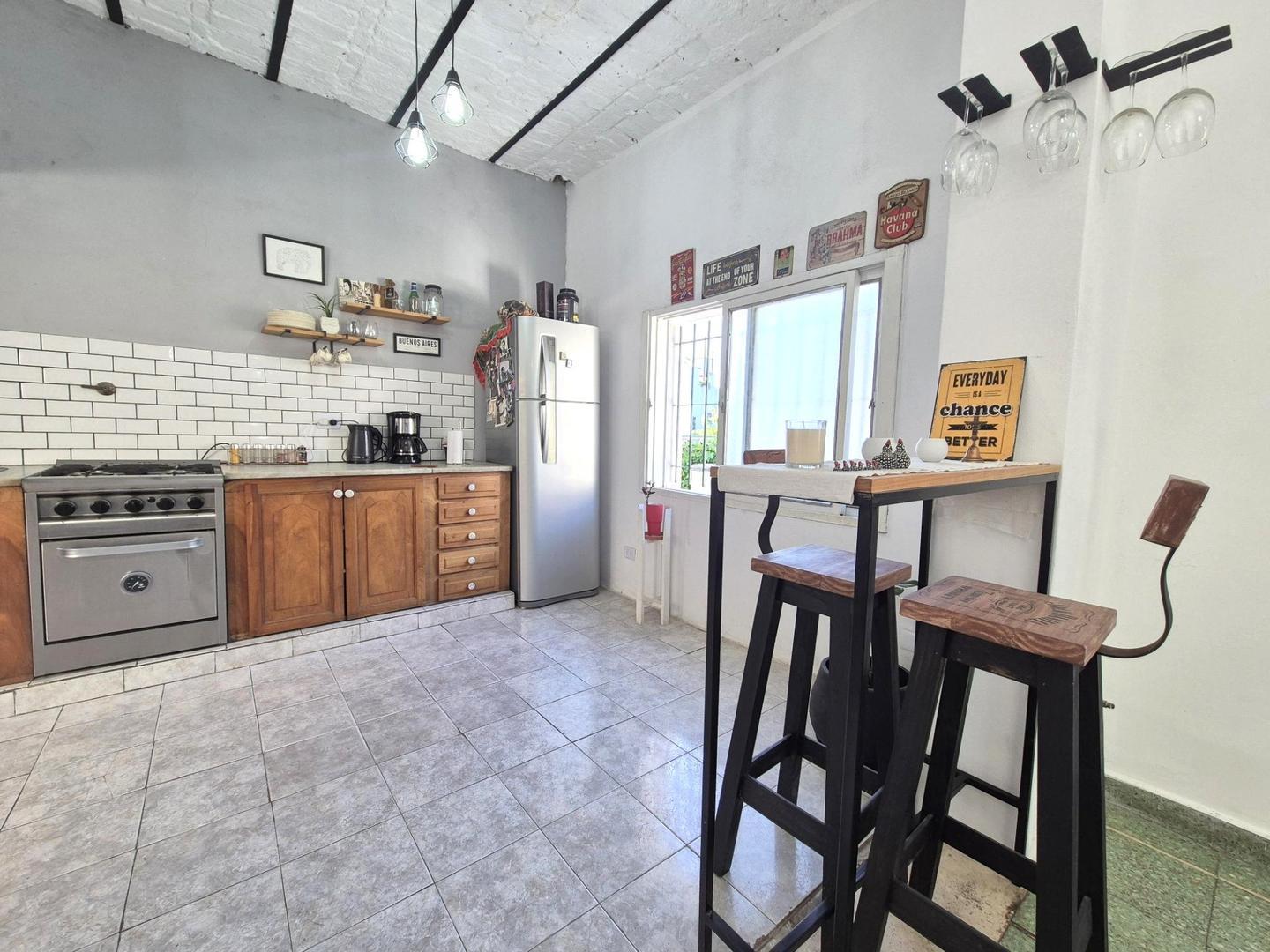 Alvarado 2700 , Piso 1