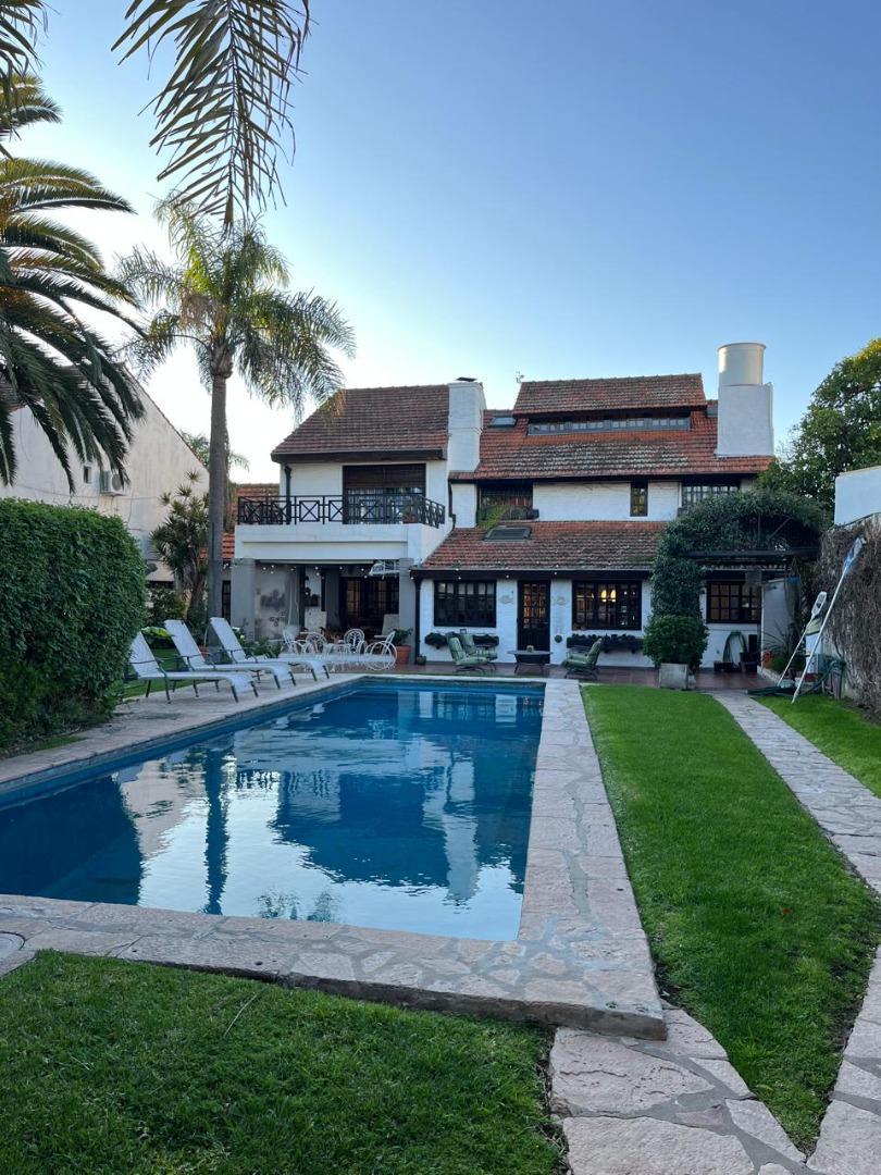 Venta casa 5 Ambientes 4 dormitorios.Martinez Parque,piscina