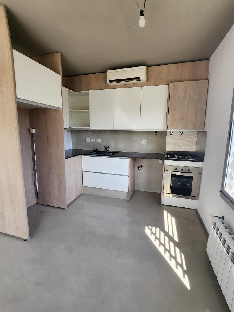 Triplex 3 Amb con Balcón y Cochera Privada en Olivos