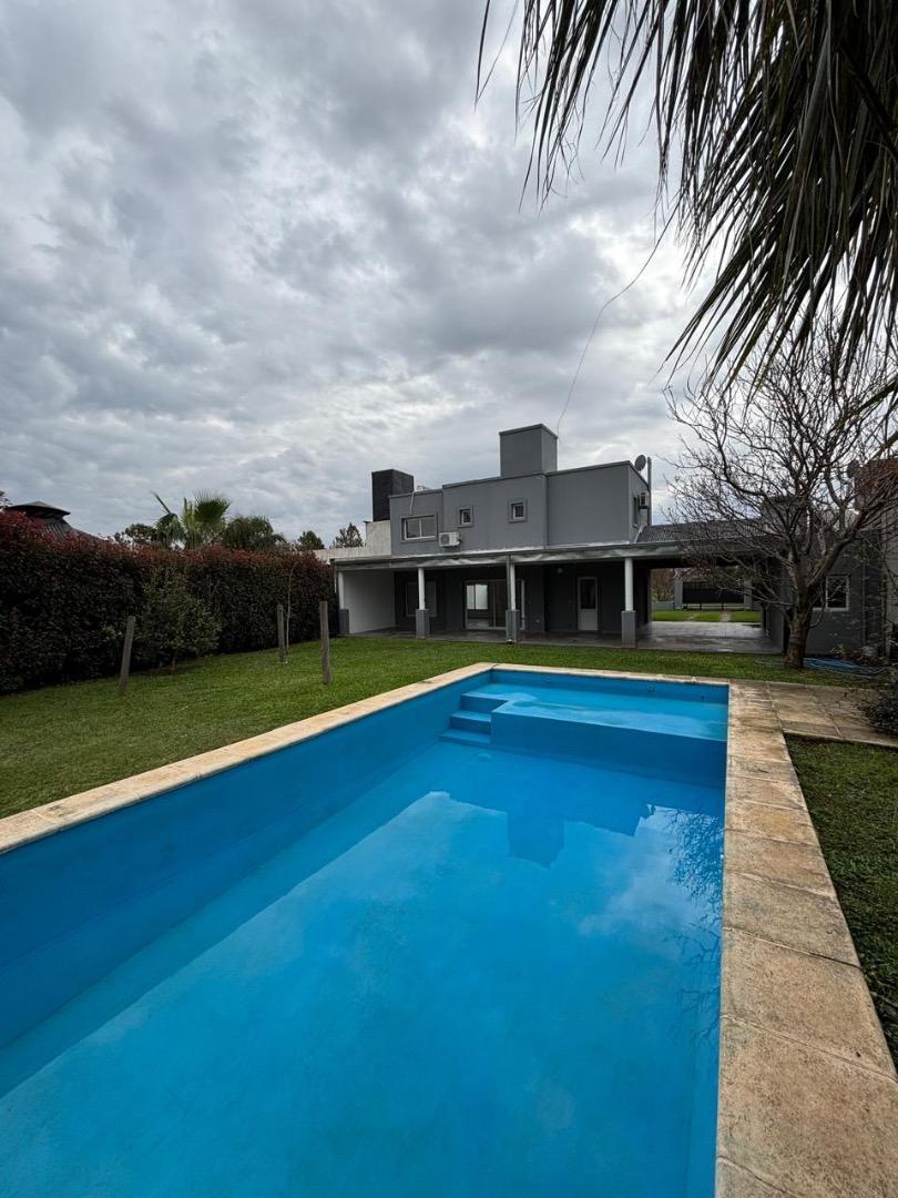 Casa 4 ambientes con 3 baños