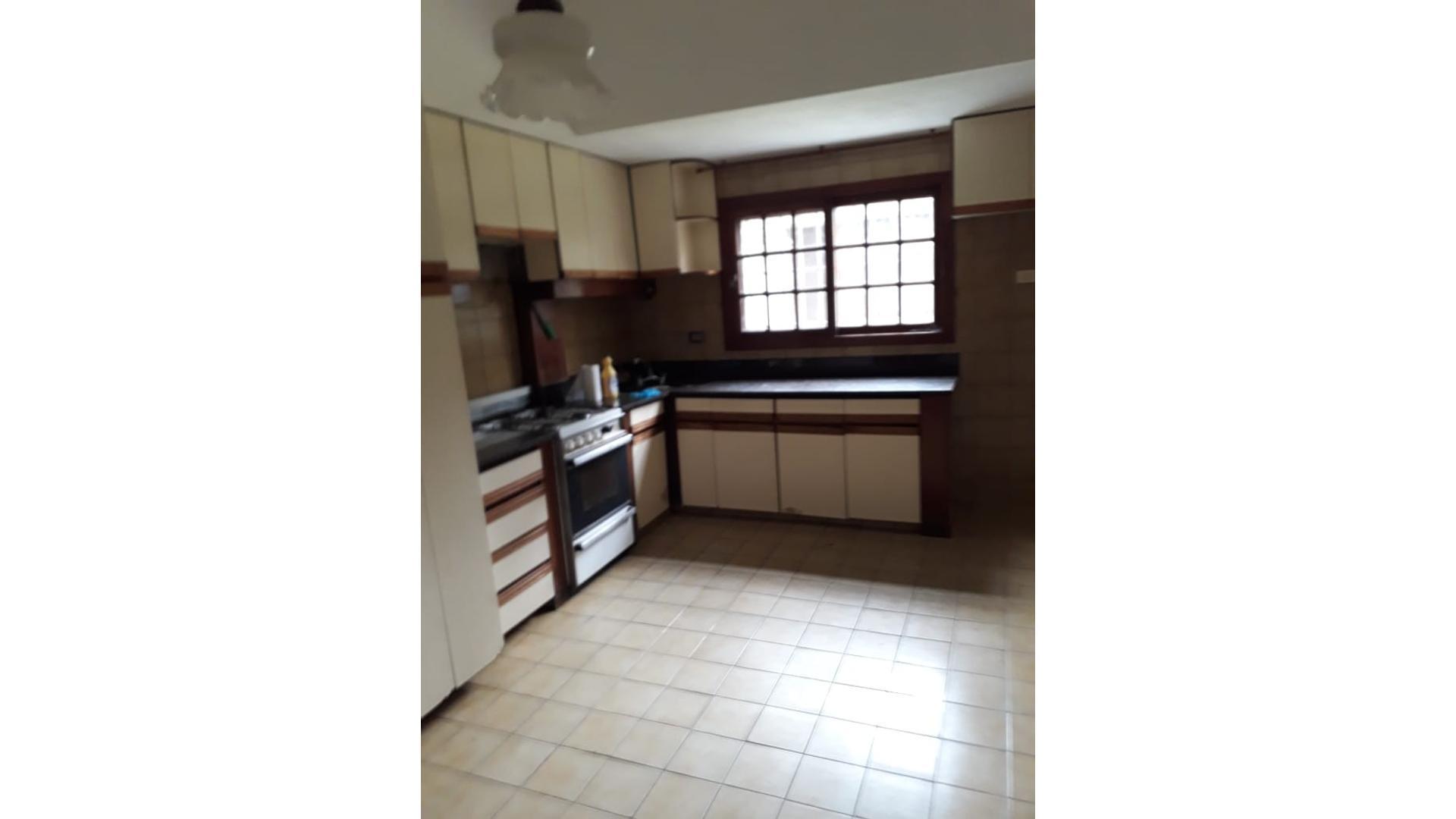 ALQUILER :VILLA BALLESTER CENTRO: CASA 5 AMB CON JARDIN