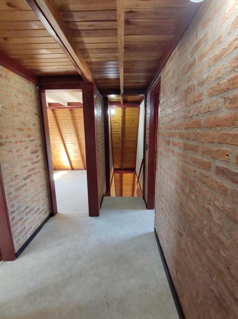 Casa Alpina sobre lote de 1700m2 Fco Alvarez