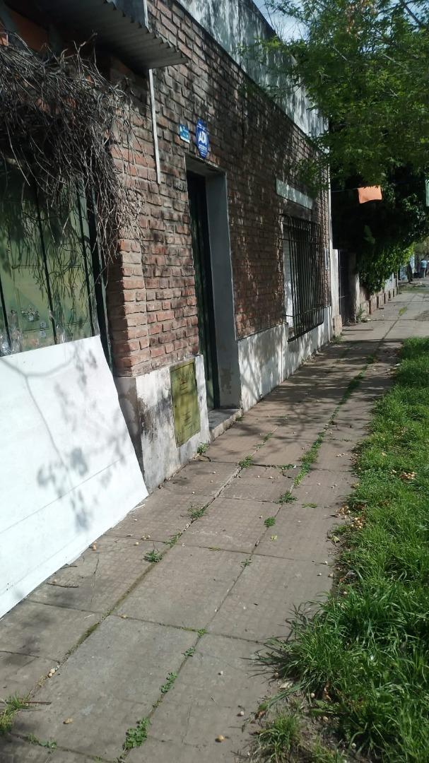 CASA EN VENTA - ZONA SEMI INDUSTRIAL