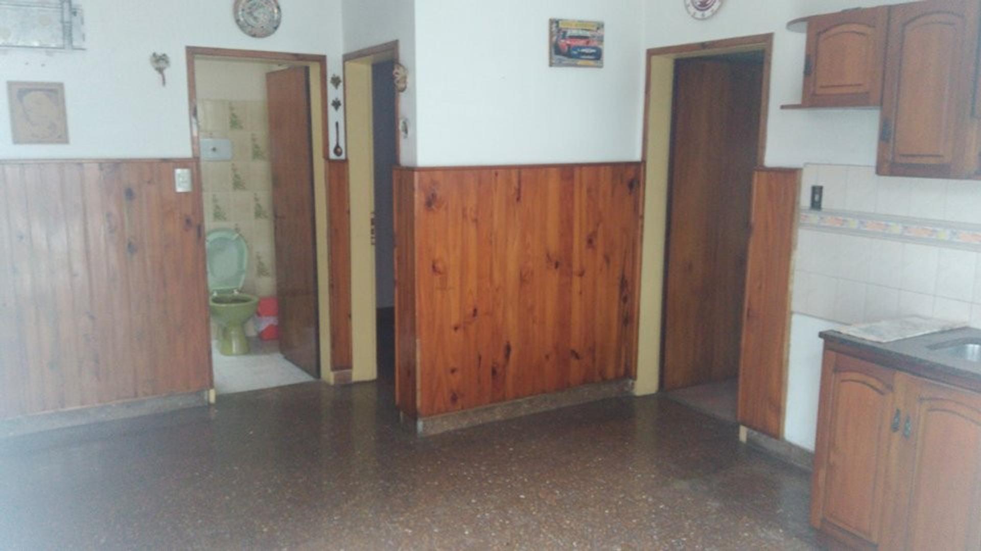 Casa 4 ambientes con 1 baño