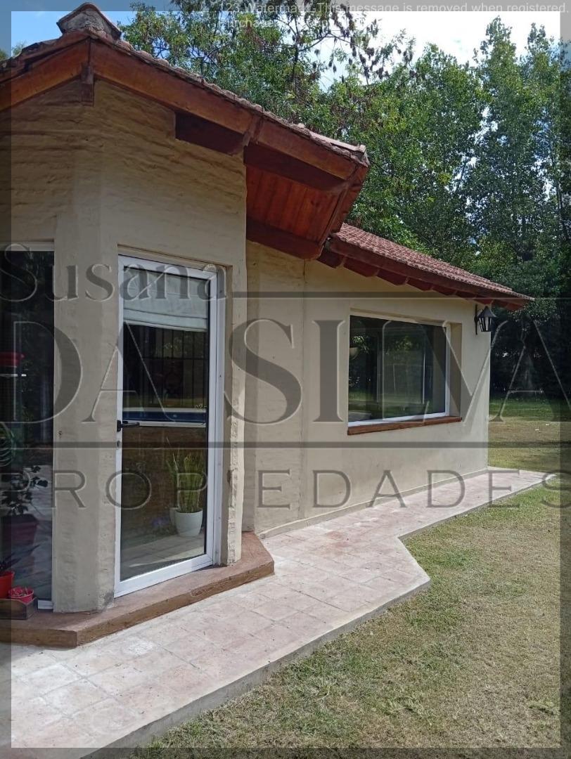 Casa 4 ambientes con 2 baños