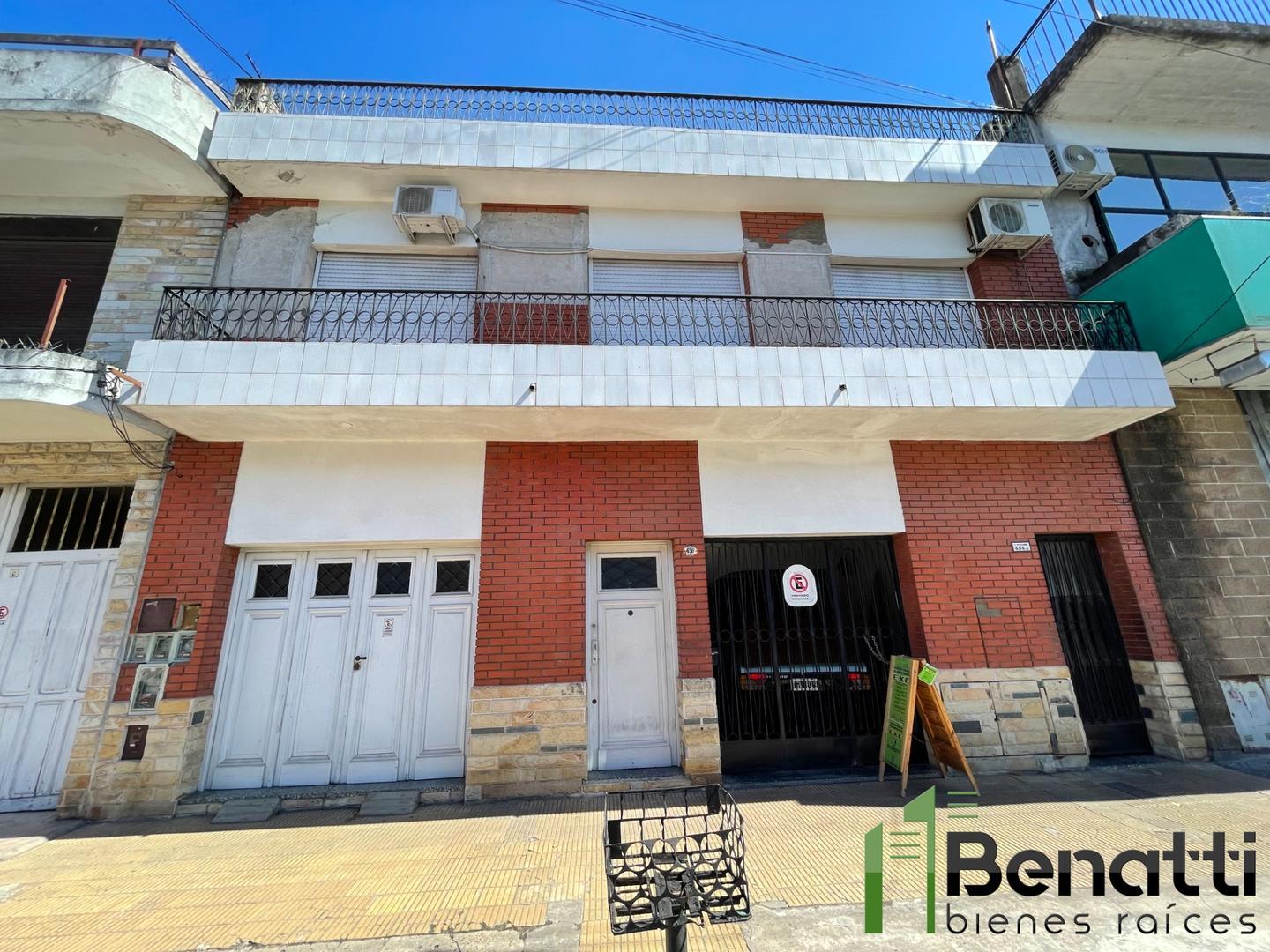 Dpto 3 ambientes en P.A con patio, garaje y terraza propia.