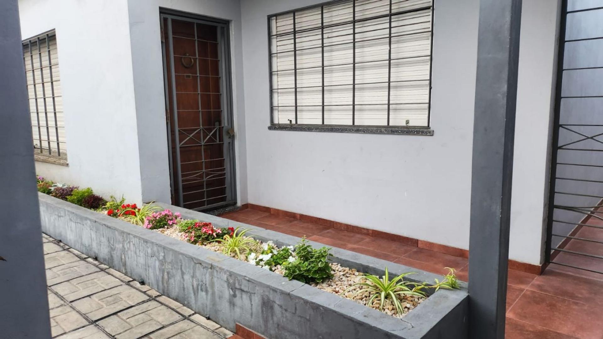 Alquiler casa tres ambientes, Quilmes oeste