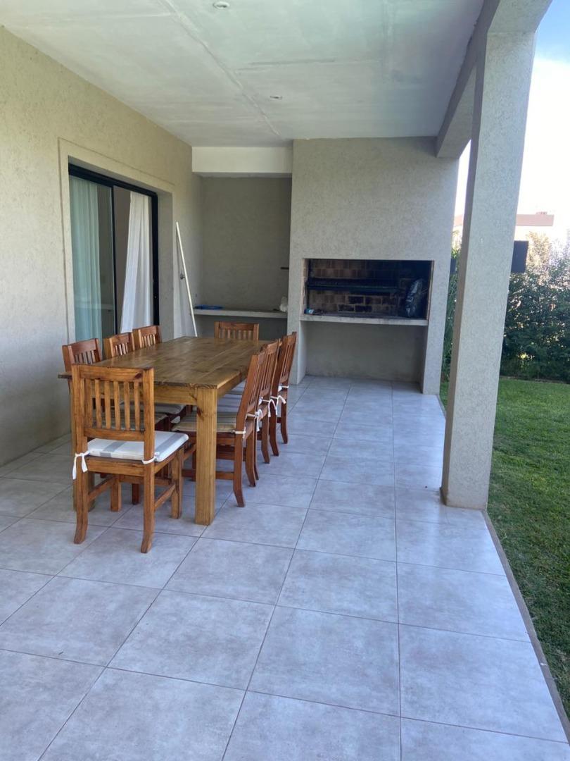 Casa en Alquiler Temporal en Pilar del Este - Santa Elena, USD 2.000