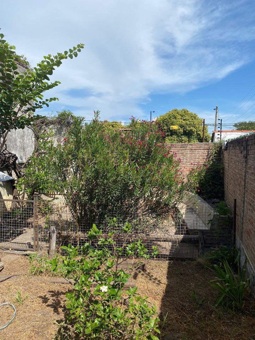 MUY LINDA CASA 3 DORM 2 B PATIO GARAJE DEPENDENCIA