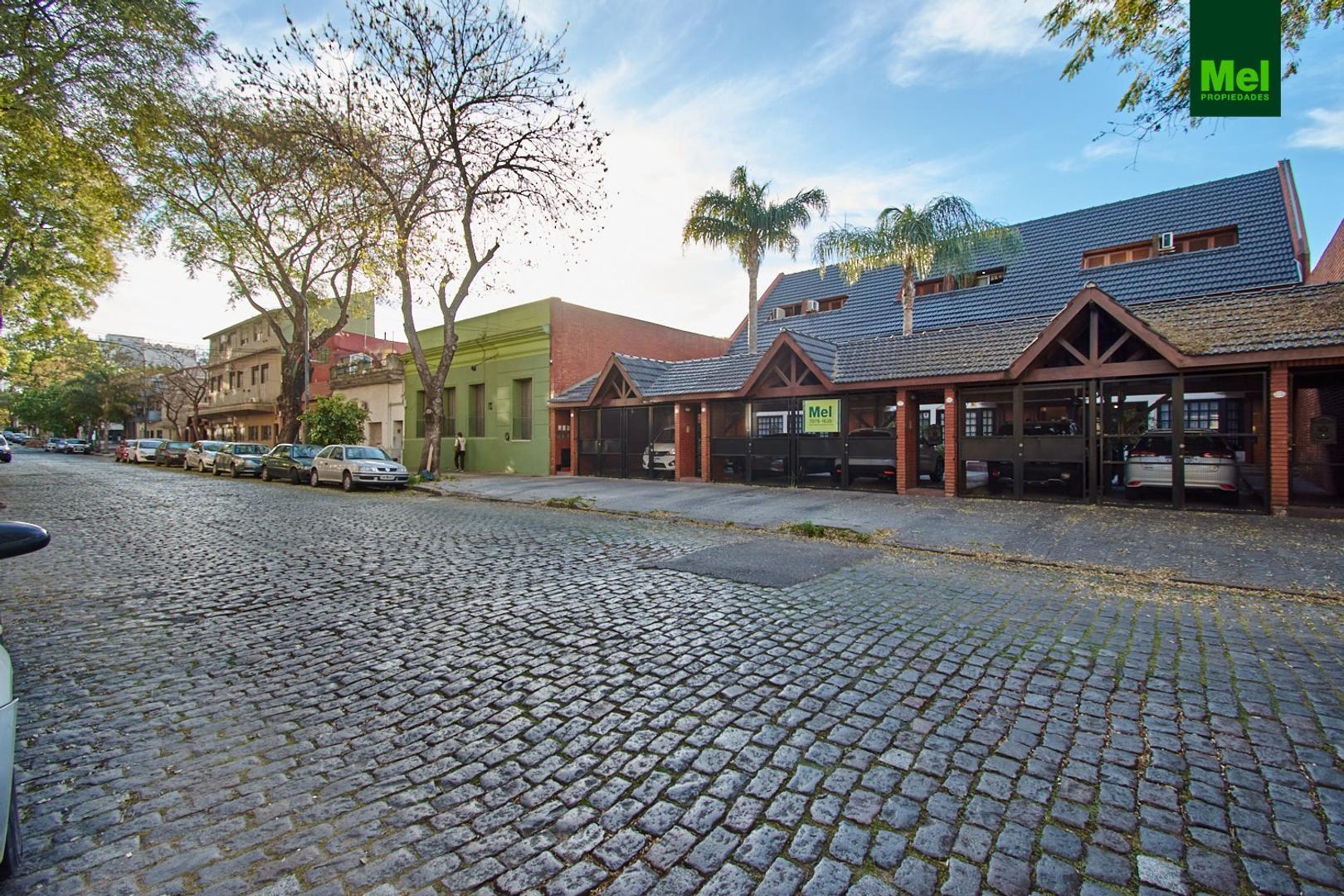 Excelente Triplex 4amb + cochera doble y Jardin con parrilla