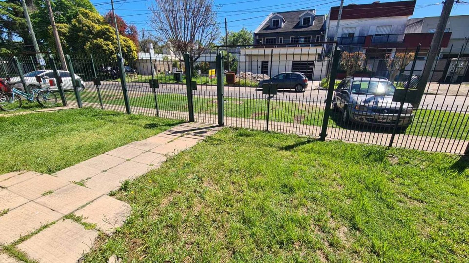 VENTA DUPLEX 3 AMB COCHERA CASTELAR NORTE