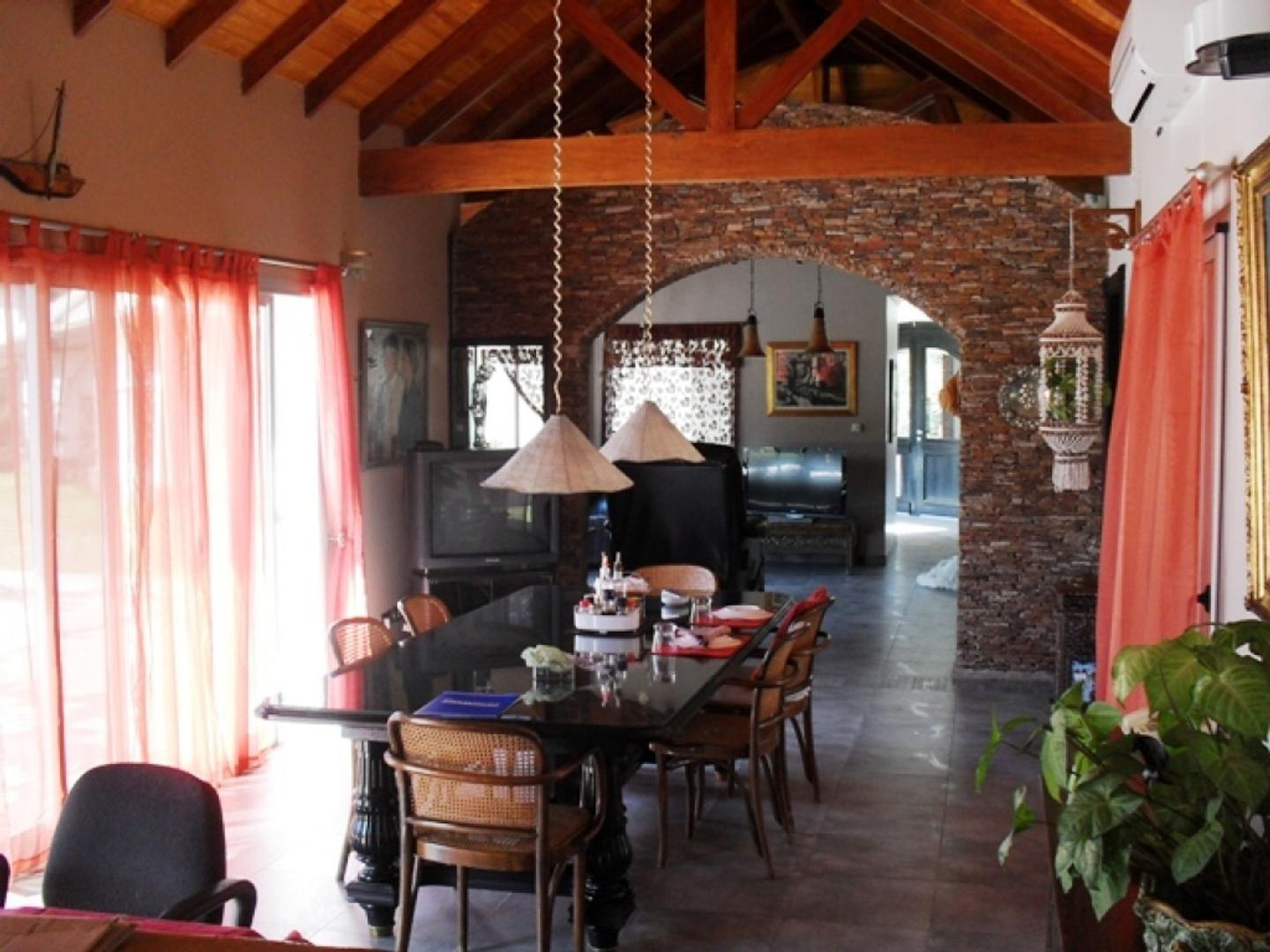 Casa 4 ambientes con 4 baños