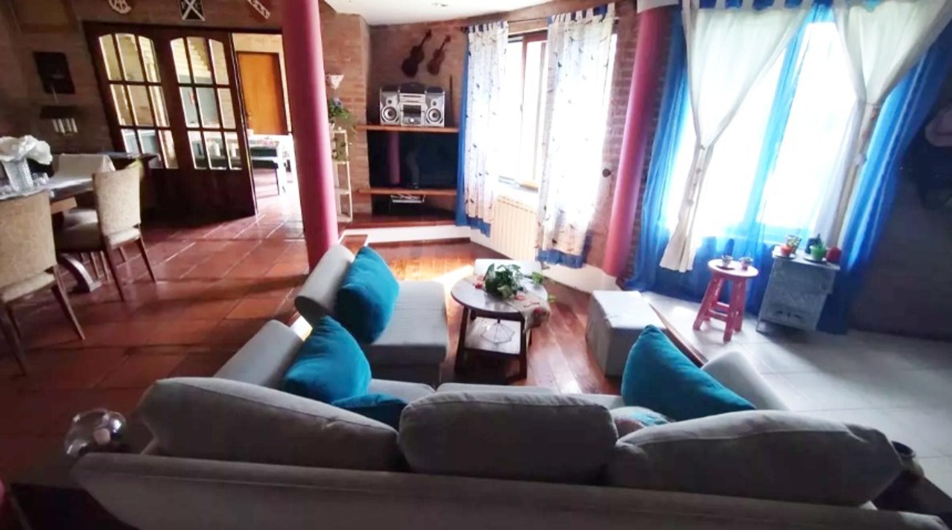 Casa 5 ambientes con 4 baños