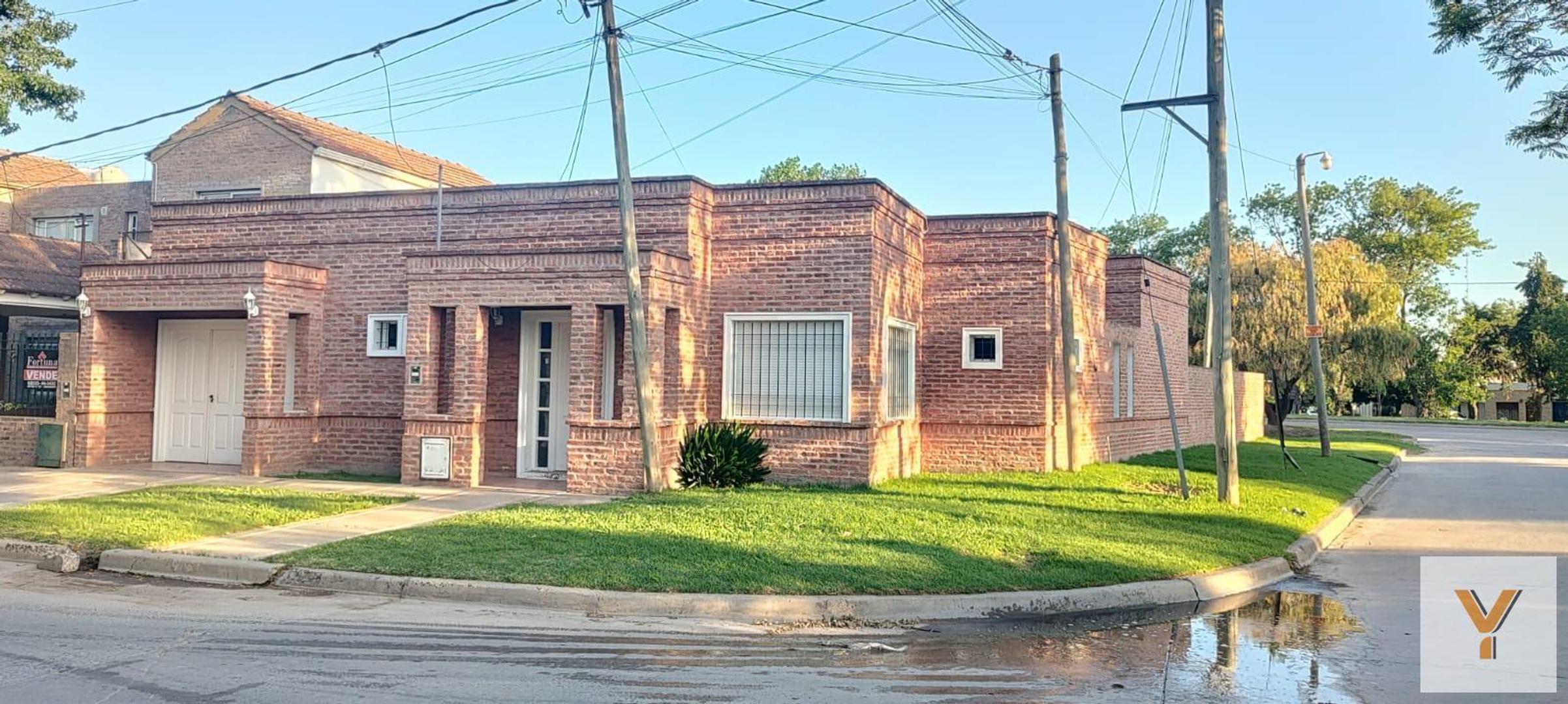 Casa 4 ambientes con 2 baños