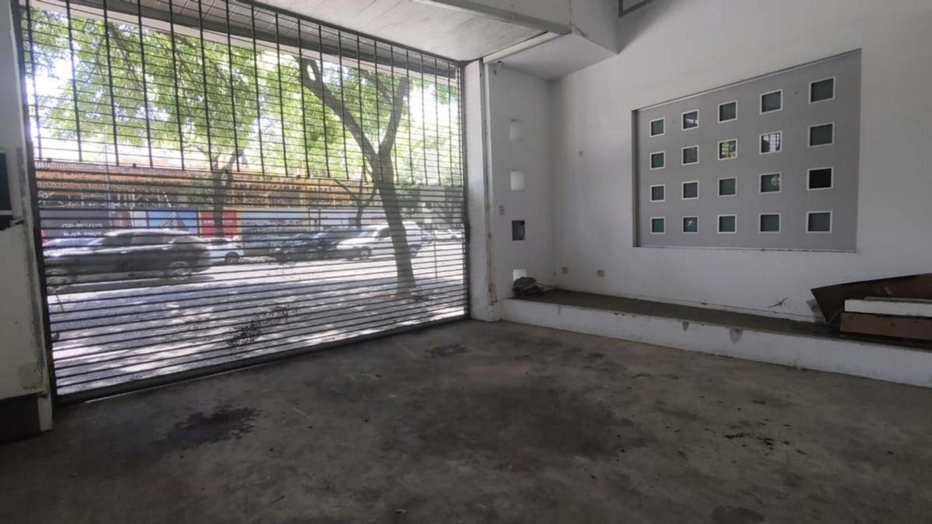 Alquiler. Depósito/Local/Oficina. 300 m². Córdoba y Dorrego.