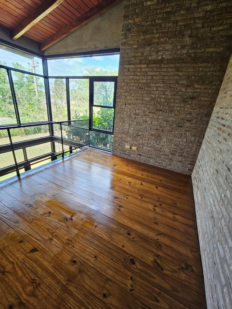 Casa en Alquiler con 1 cochera