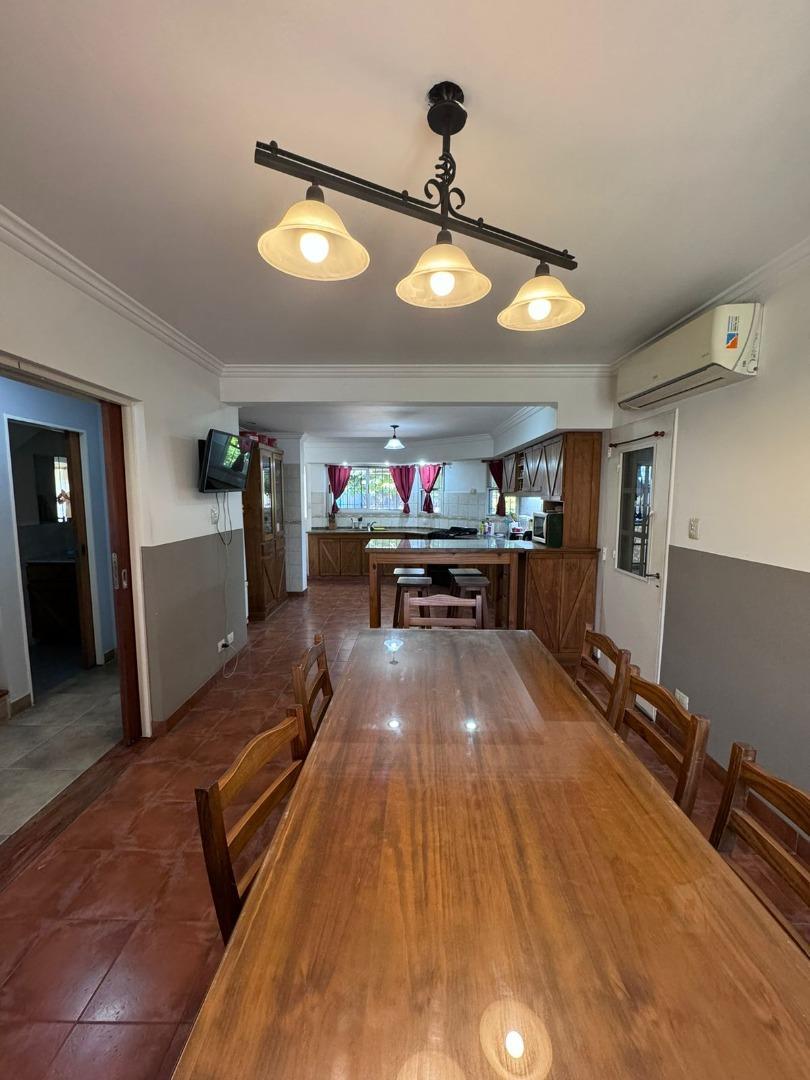 Casa 5 ambientes con 4 baños