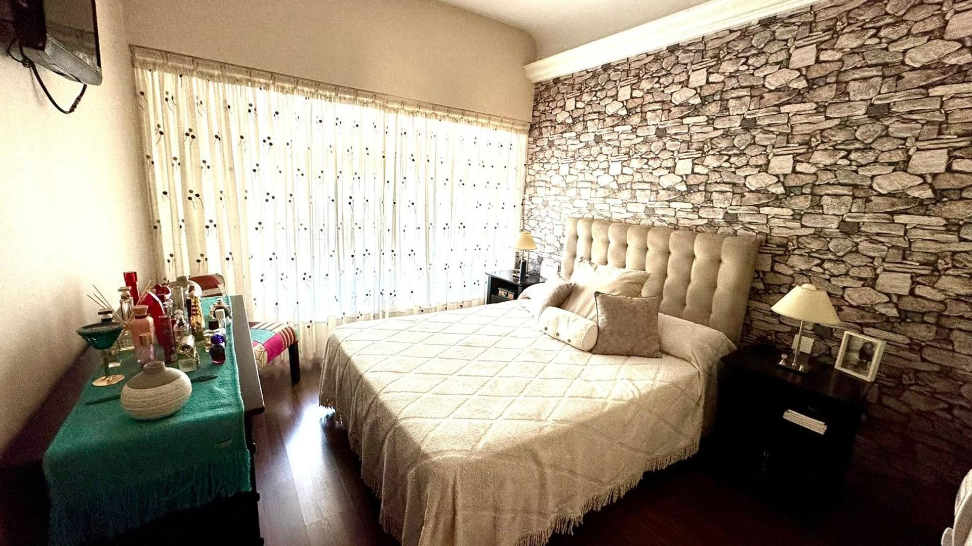 Longchamps CASA en venta inmejorable ubicacion 3 dorm jardin