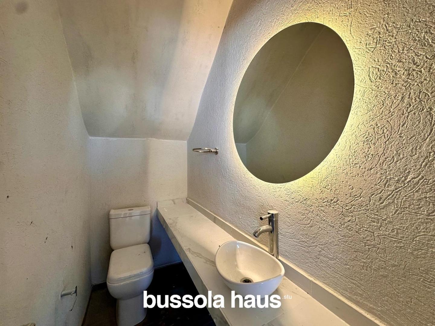 Casa en Venta con 4 cocheras