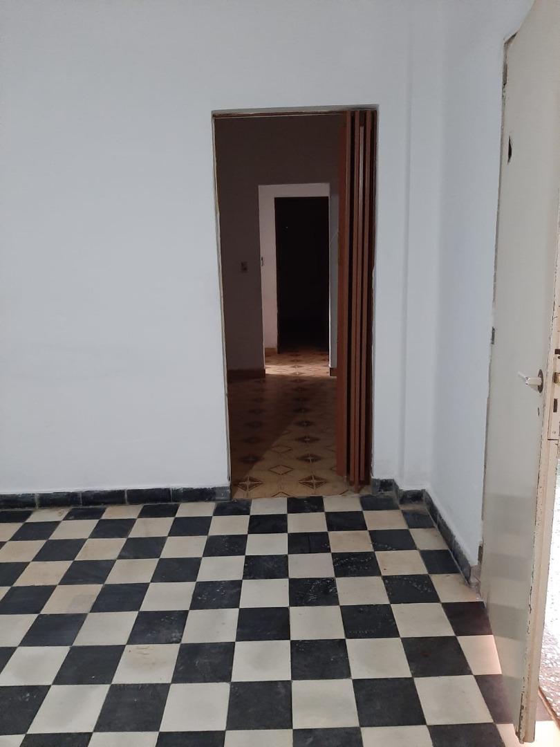 CASA 4 AMBIENTES EN ISIDRO CASANOVA