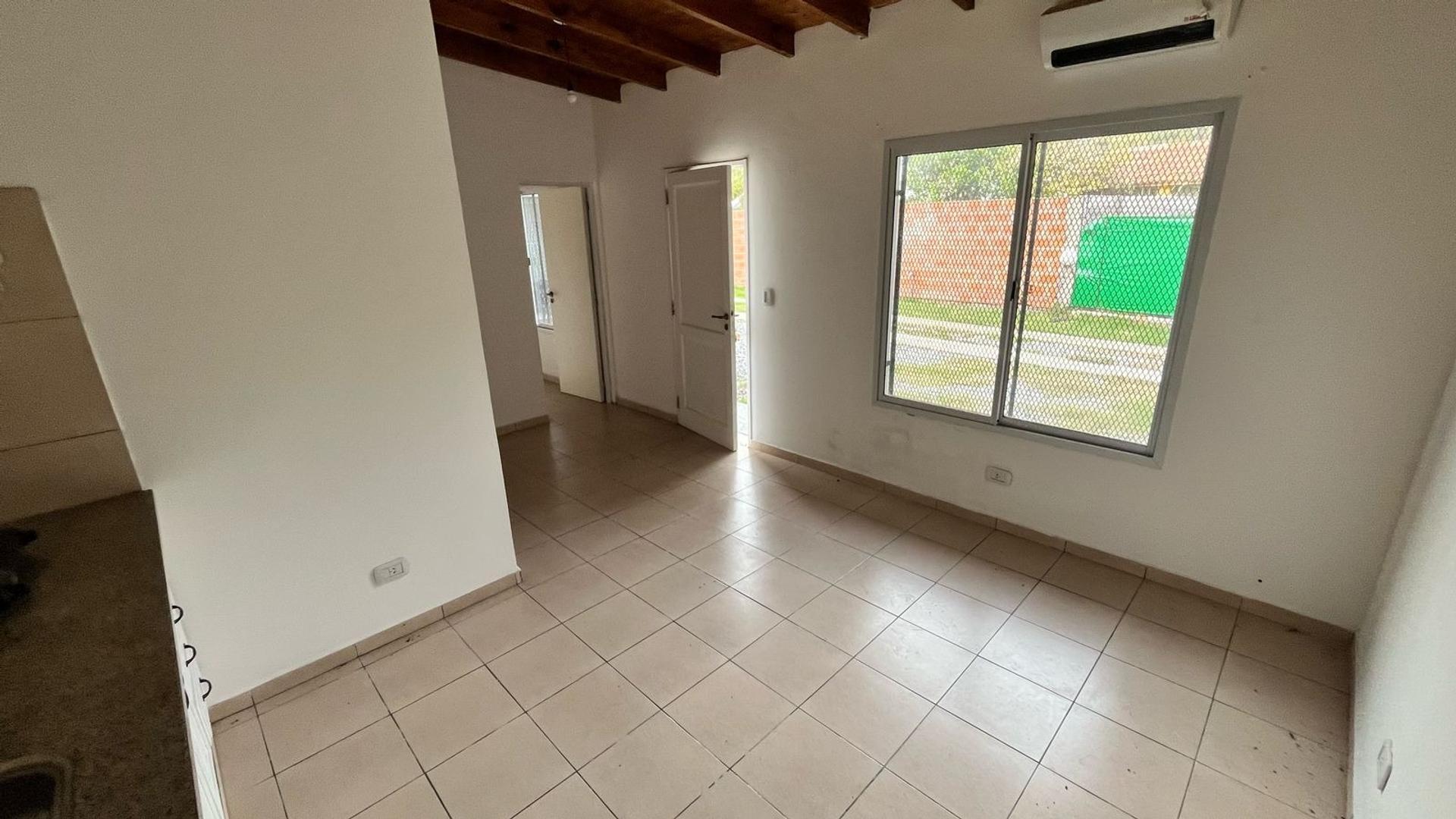 Casa en Alquiler con 1 cochera