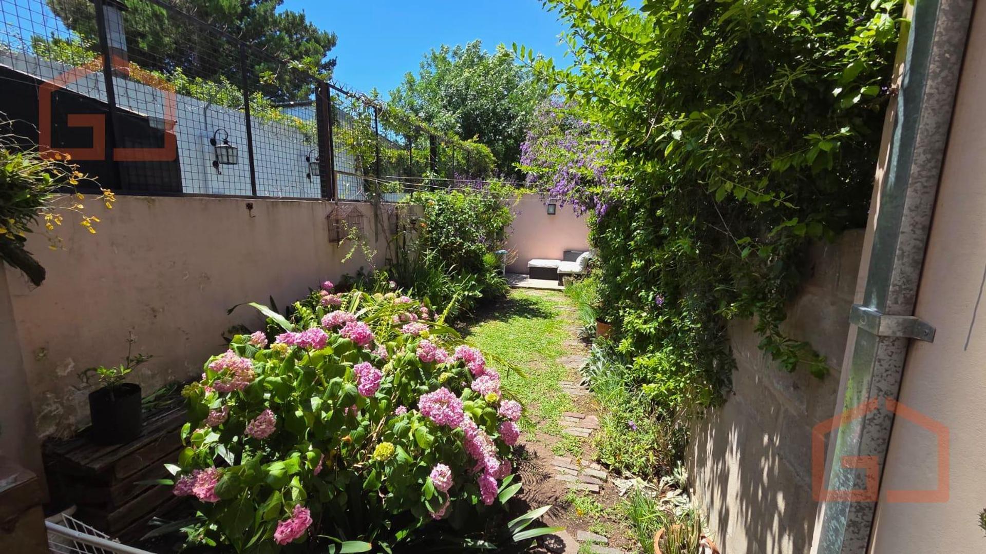 Depto Tipo Casa en Alquiler de 3 ambientes