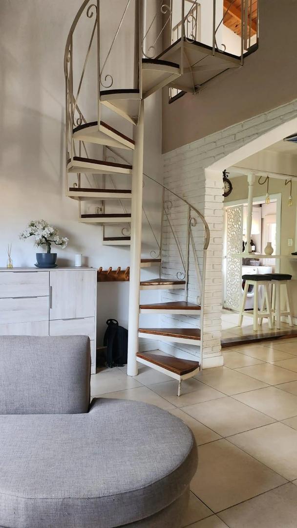 Casa en Venta con 2 cocheras