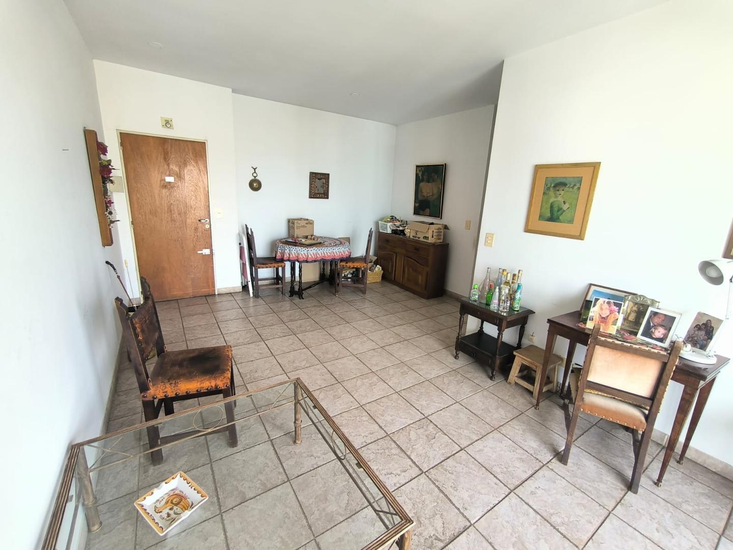 España 1000, Piso 8