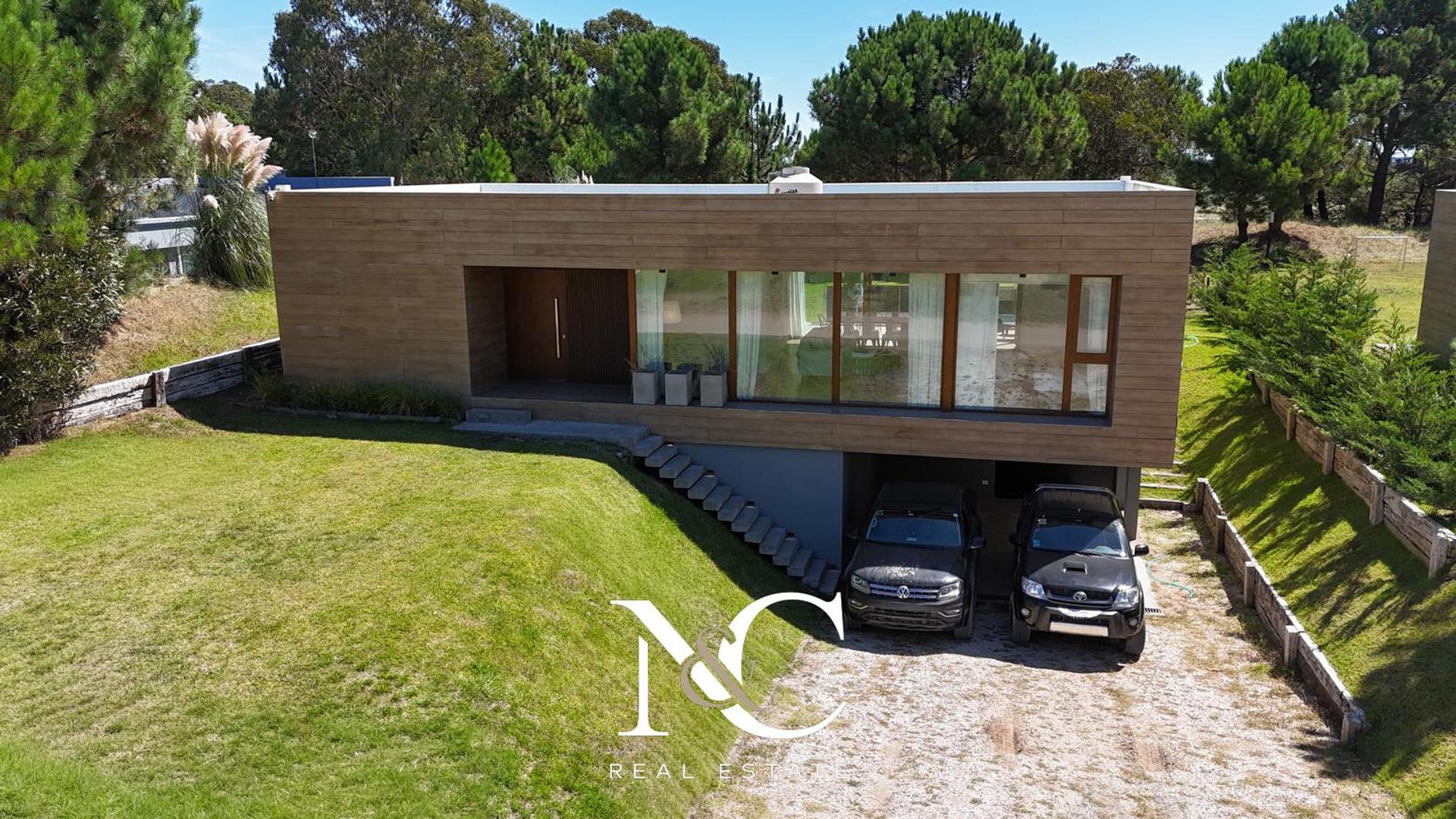 Casa en venta en Costa Esmeralda 4 Dorm. Cochera cubierta