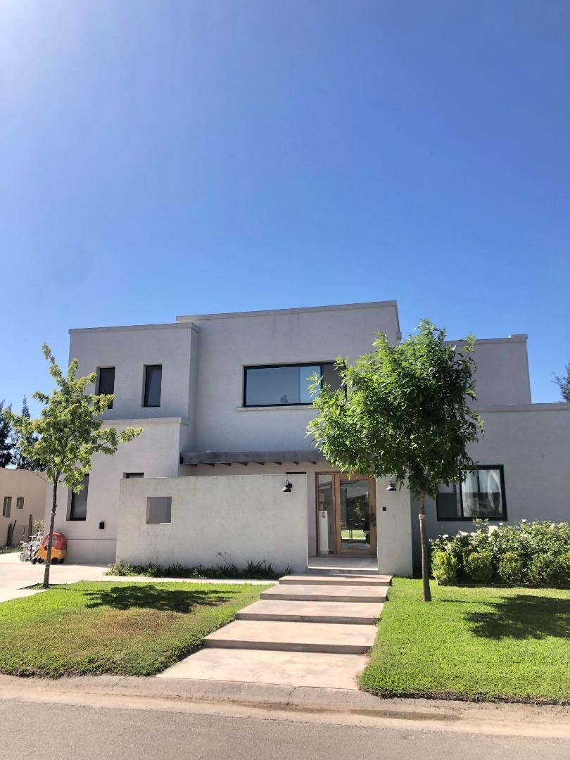 Casa alqu anual, pileta y muebles, Bº San Rafael, Villanueva