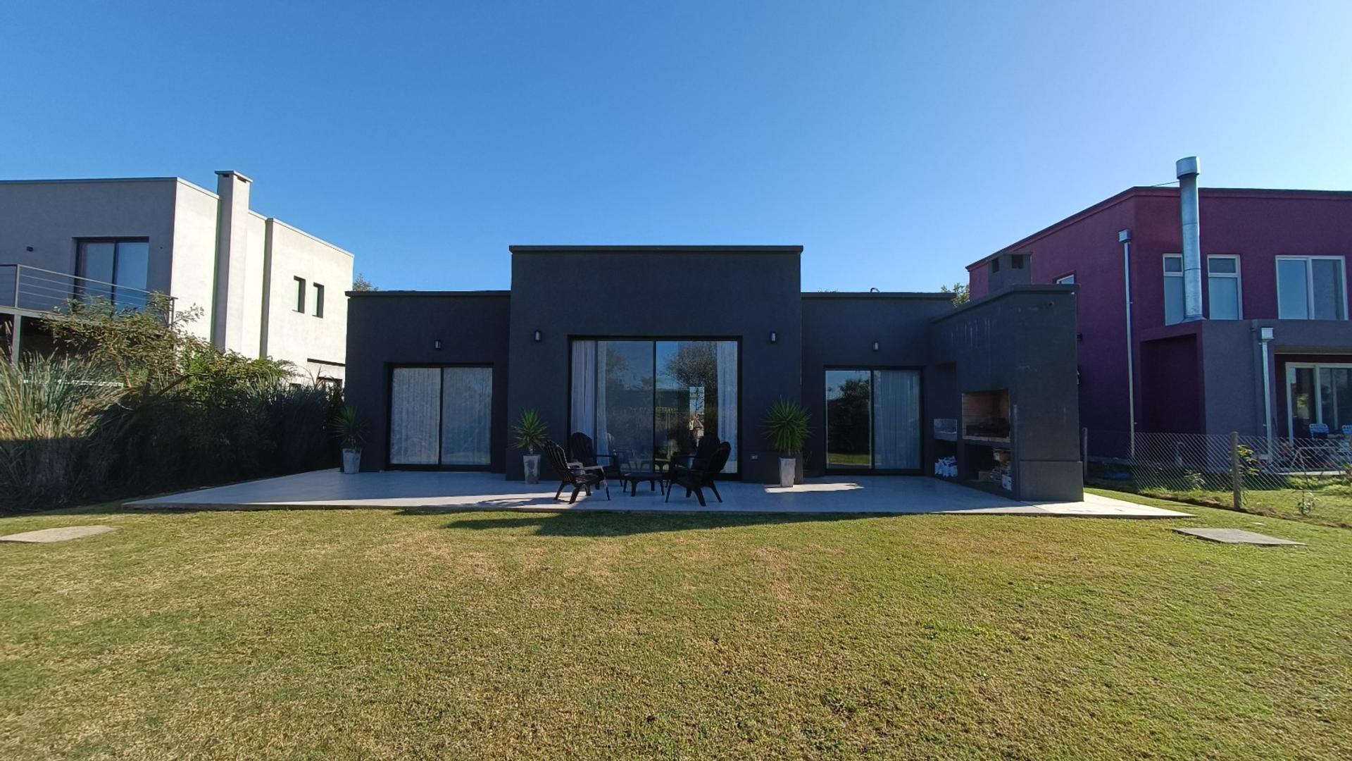 Casa en venta 5 ambientes, Escobar.