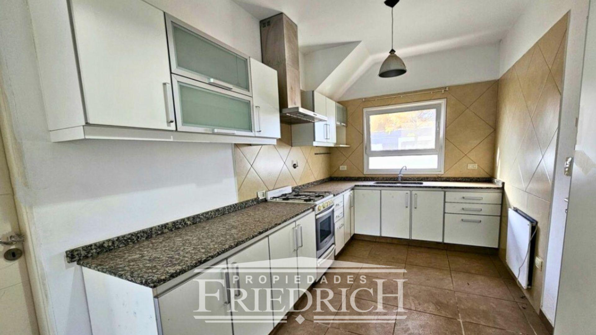 Casa 3 ambientes con 3 baños