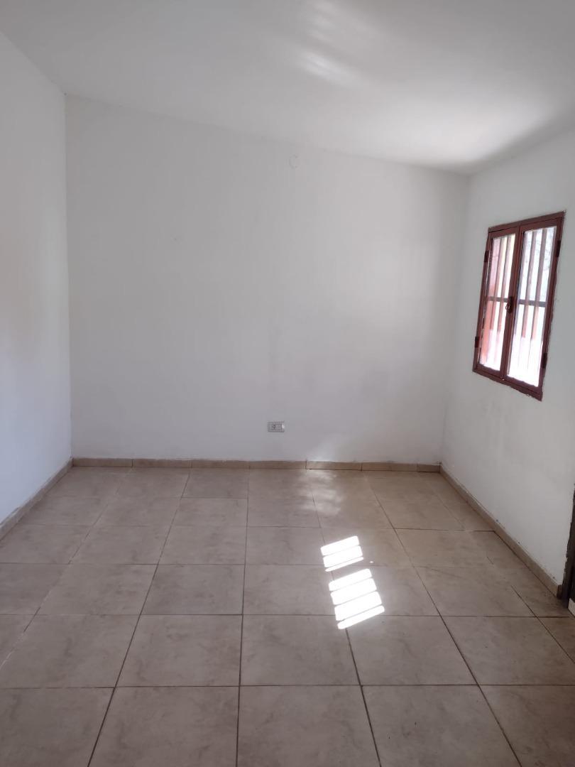 ALQUILO MONOAMBIENTE INTERNO CON PATIO-SALDAN