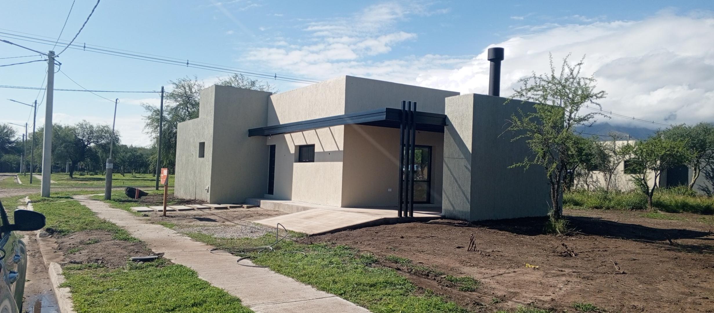 Casa 3 ambientes con 1 baño