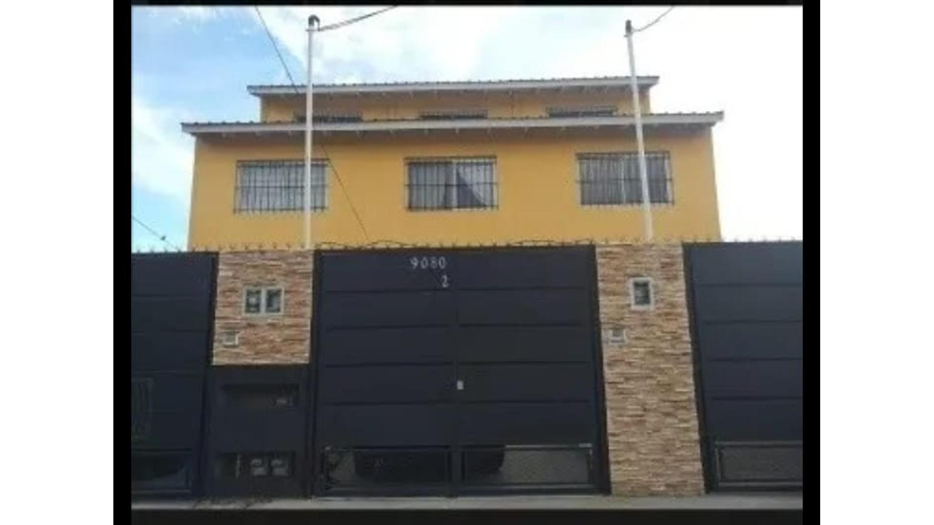 Triplex 4 amb con patio y cochera. IMPECABLE