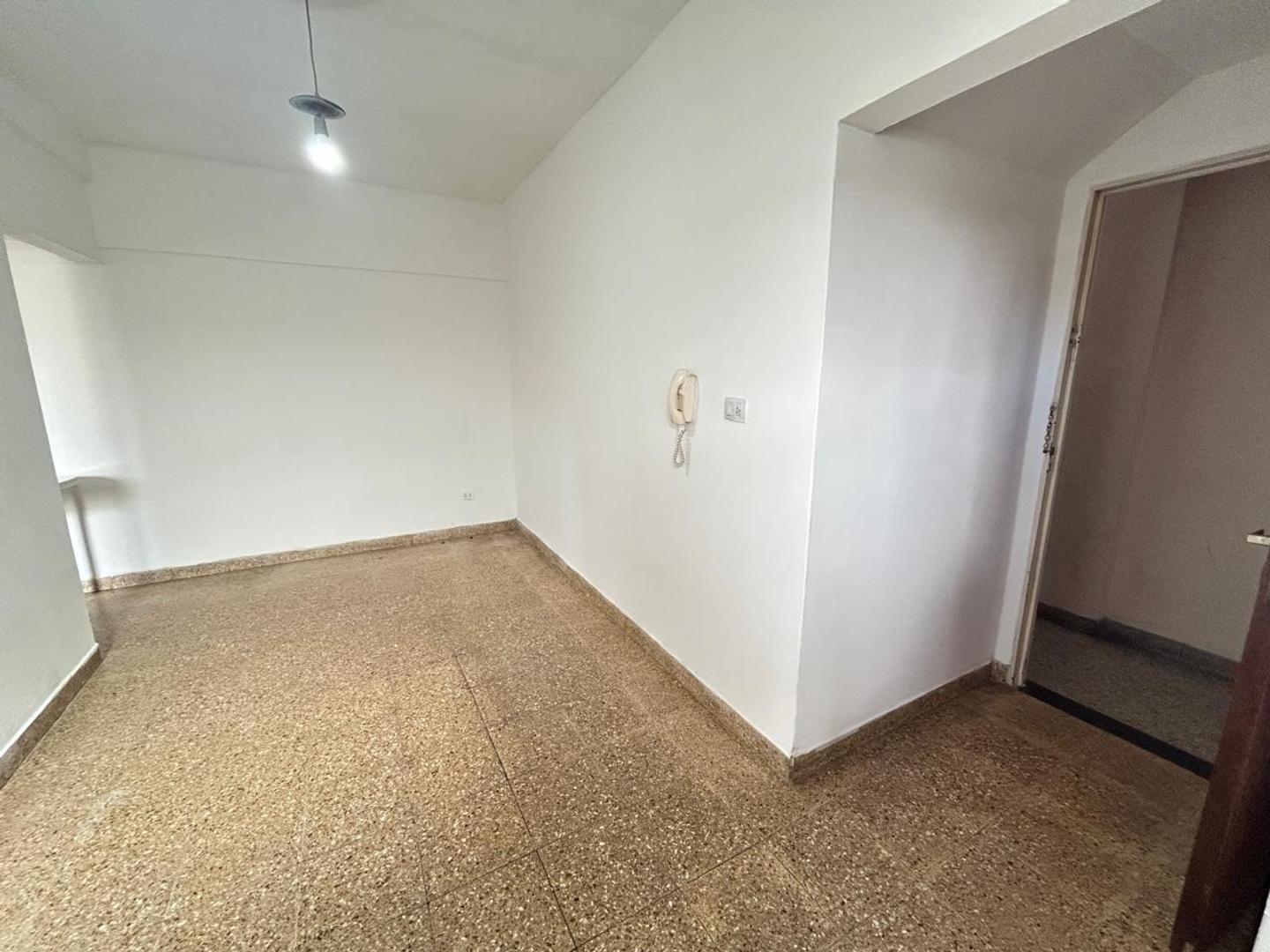 Departamento 2 ambientes interno sobre Parana