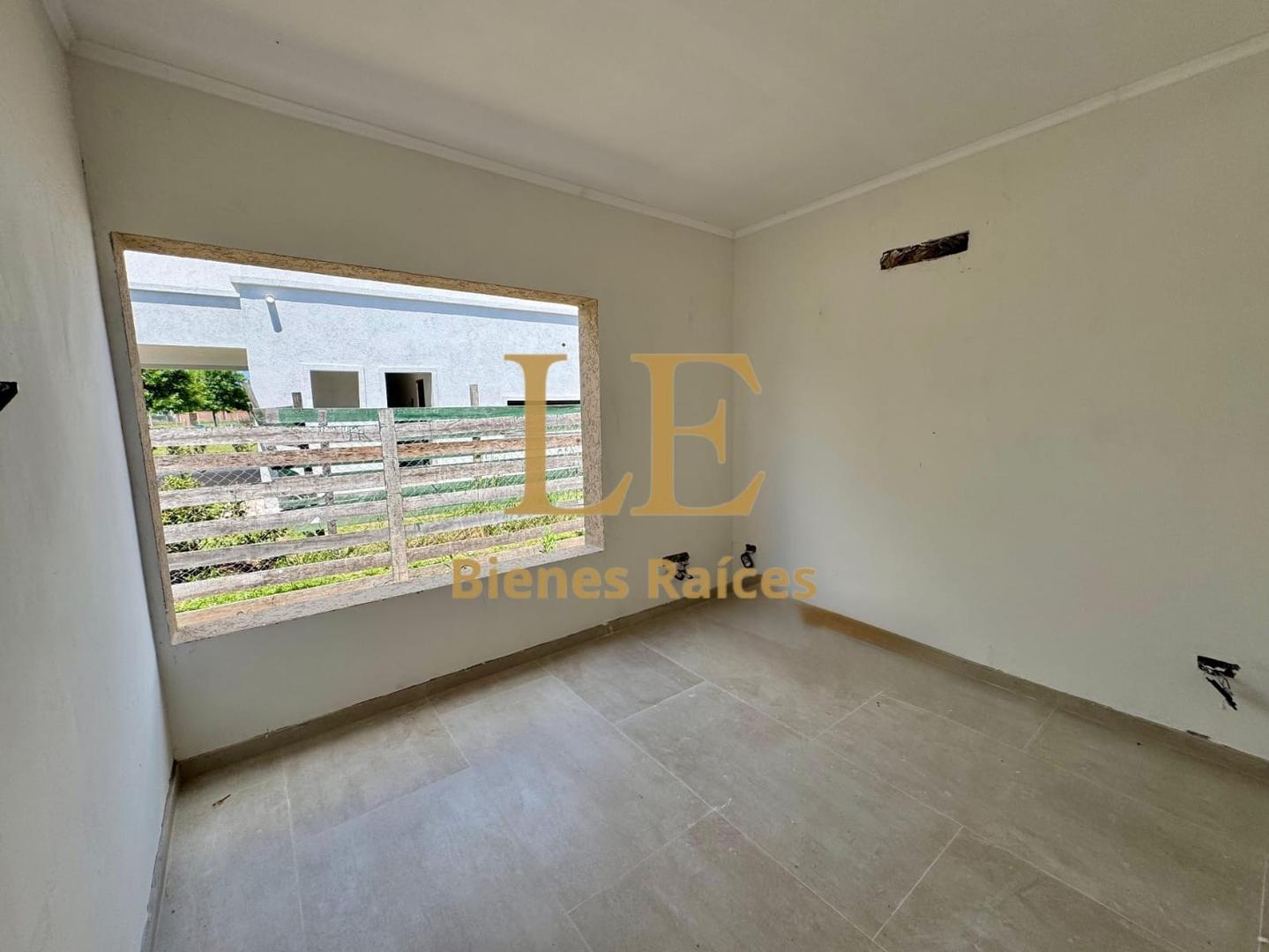 Casa en Venta con 4 cocheras