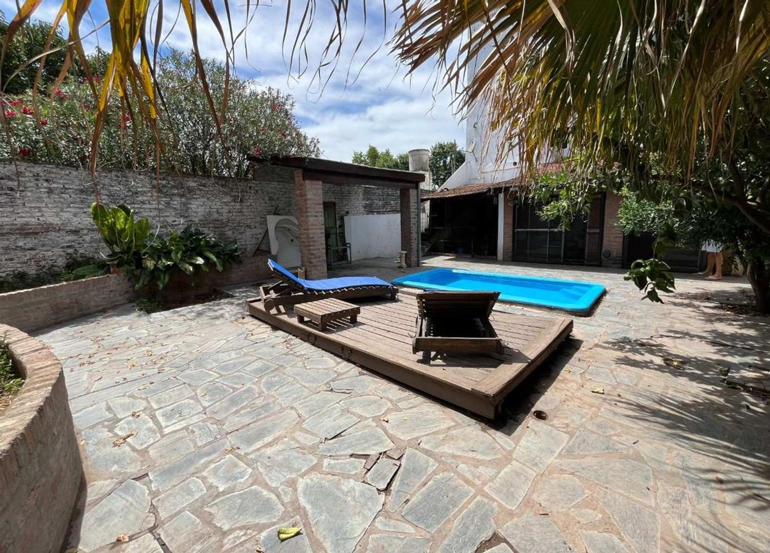 VENTA CASA 4 AMB COCHERA MÁS DOS DPTOS 2 AMB MERLO