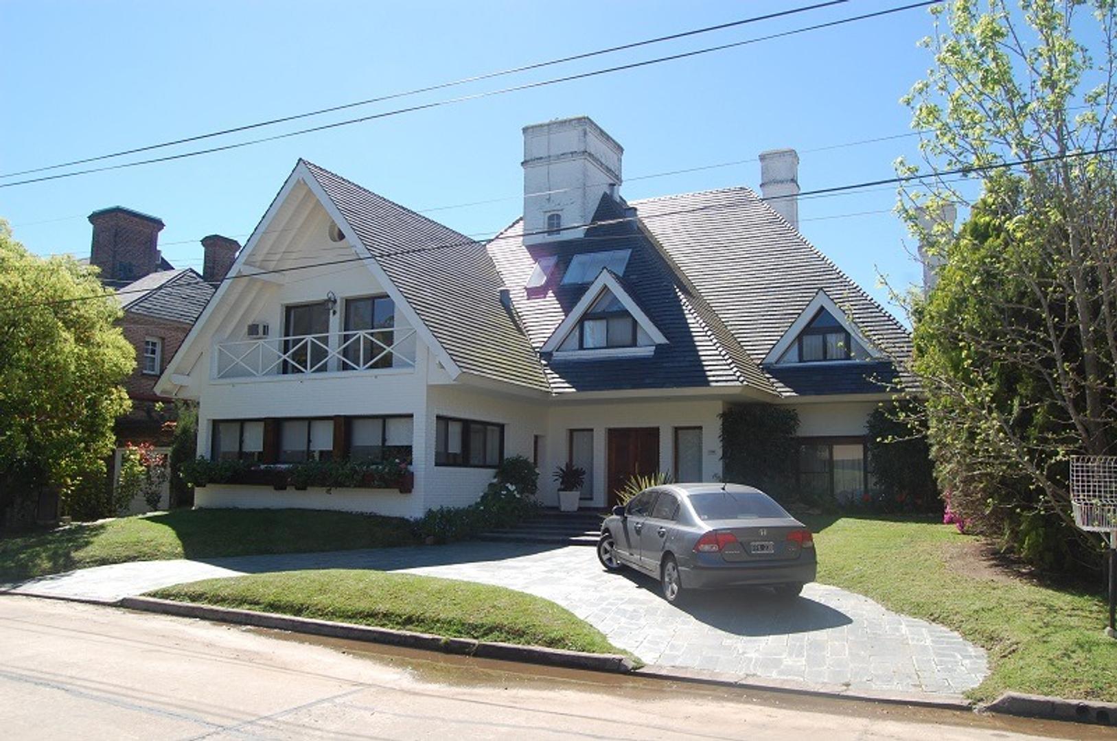 CASA EN ALQUILER EN SAN ISIDRO