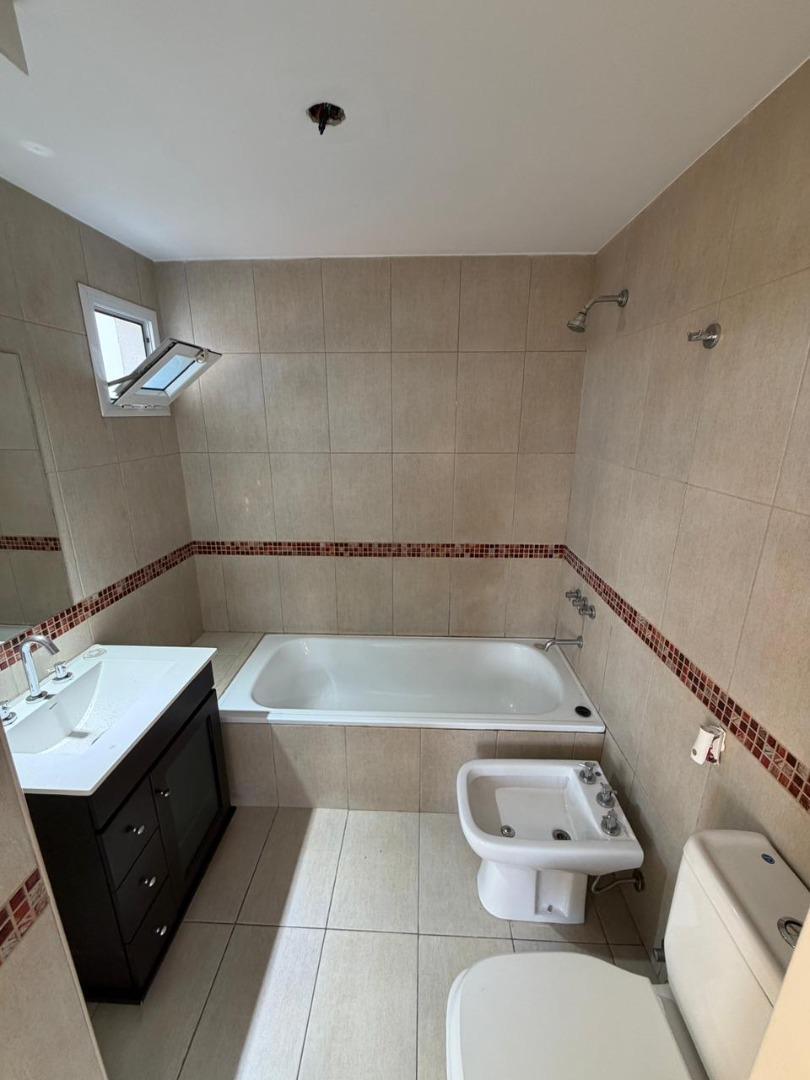 Departamento en Alquiler con 1 cocheras