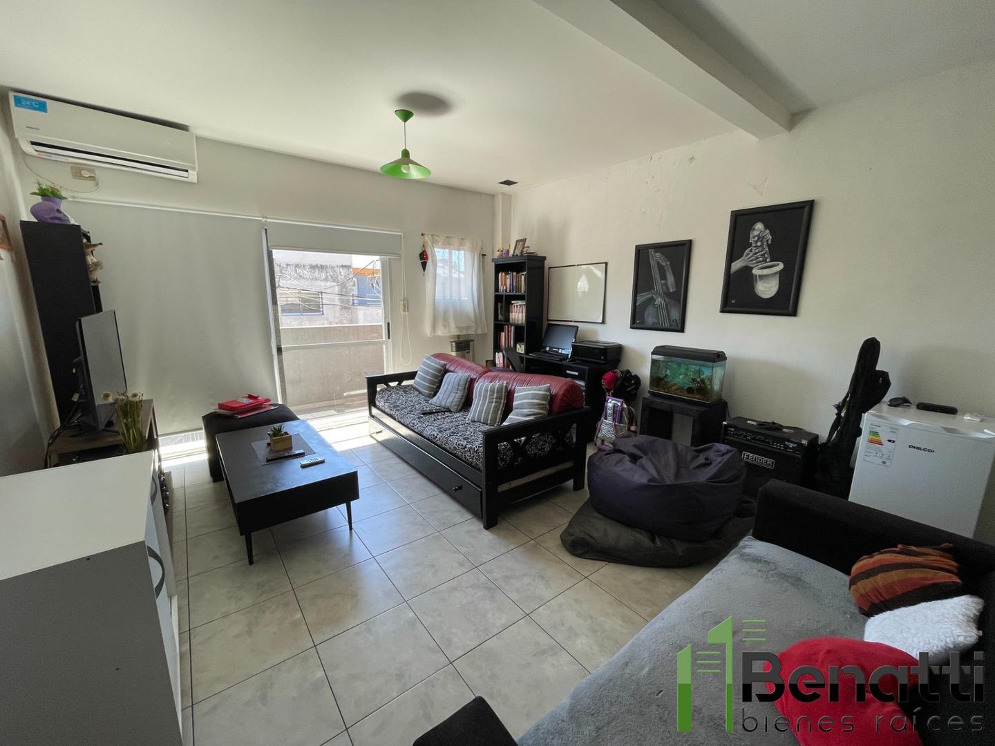 Carlos Pellegrini 100, Piso 1