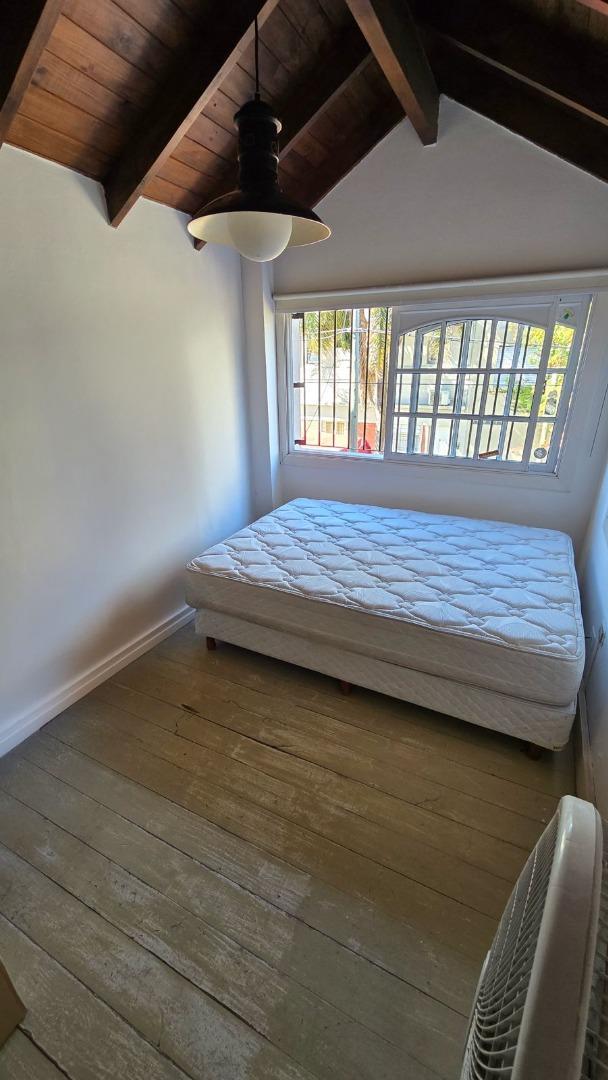 Casa en Alquiler con 2 cocheras