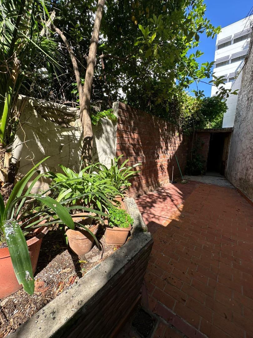 VENTA DEPARTAMENTO CON PATIO EN BALCARCE AL 900