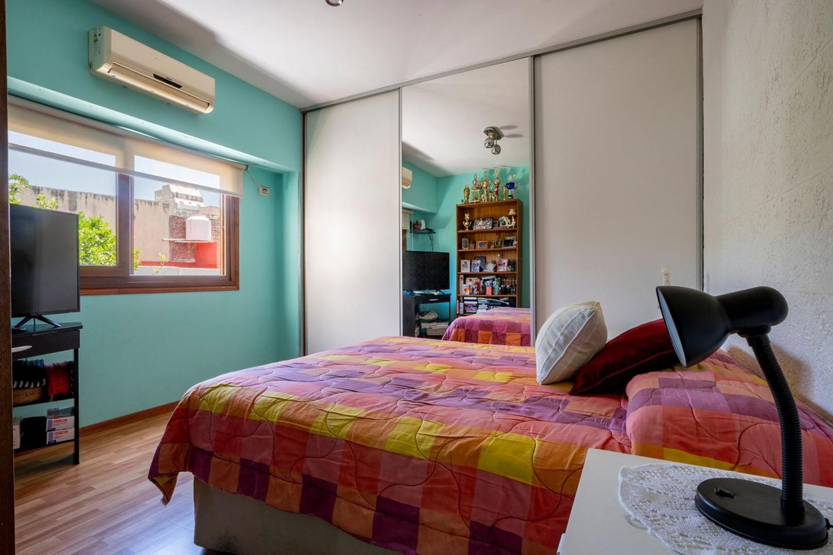 EN VENTA DUPLEX CON TERRAZA - MONTE CASTRO