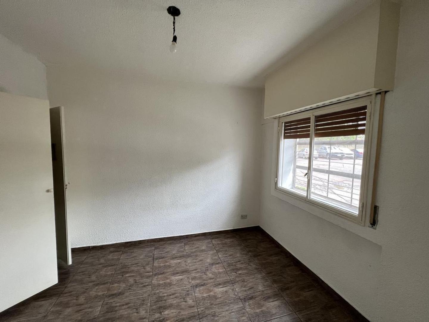 Condarco 100, Piso pb