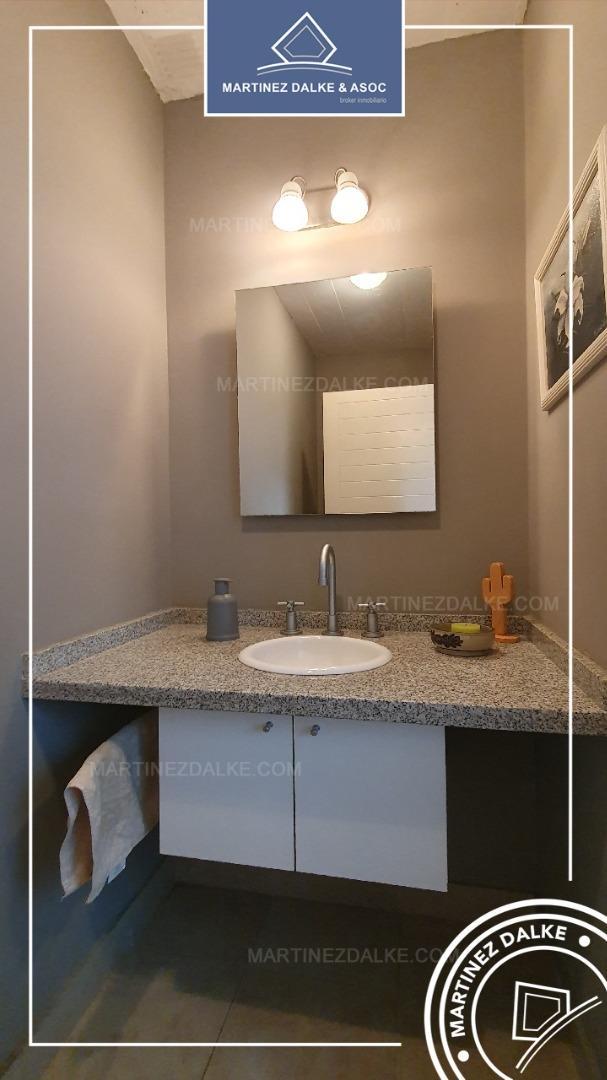 Casa 4 ambientes con 3 baños