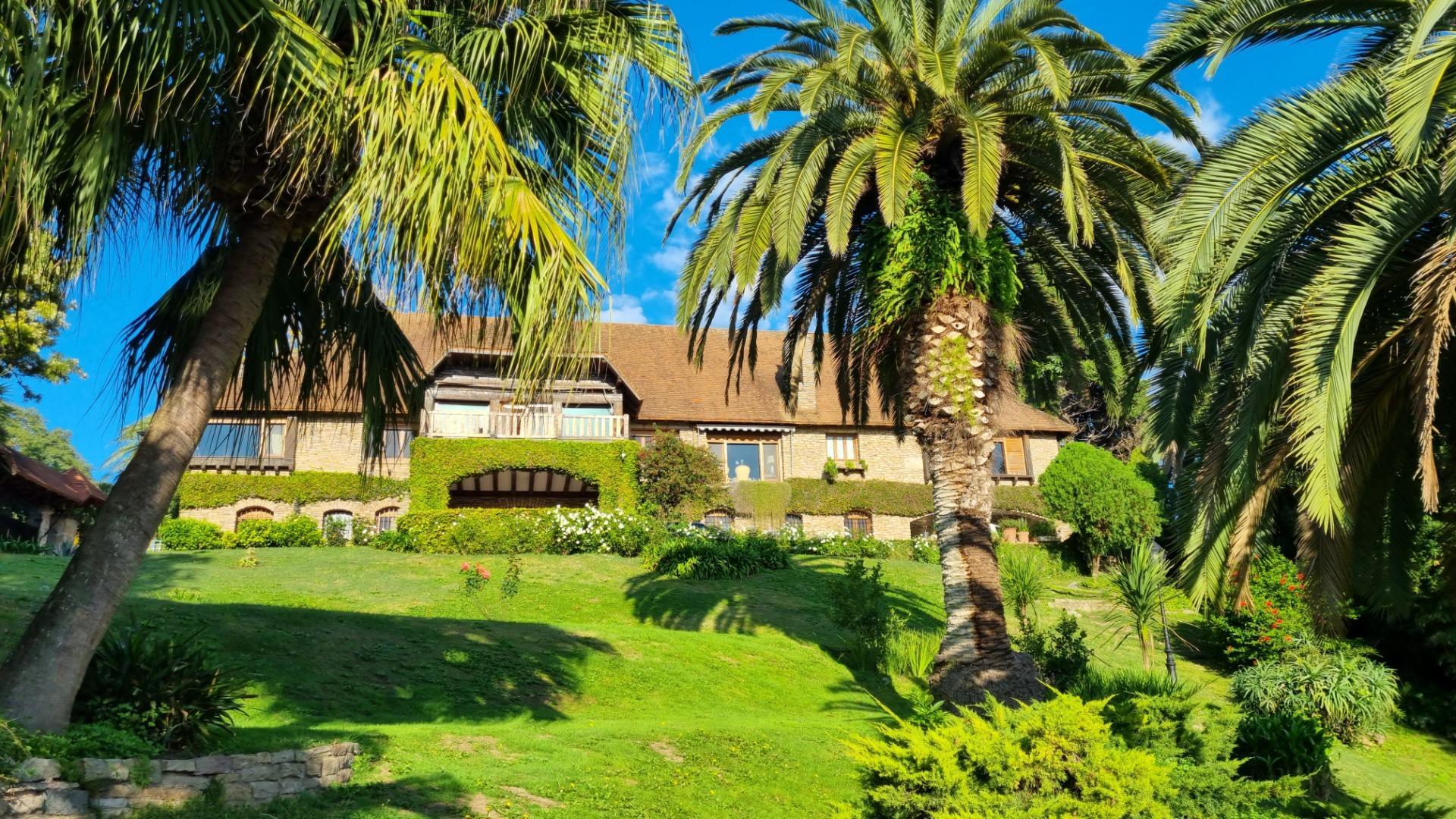 Casa 7 ambientes con 5 baños