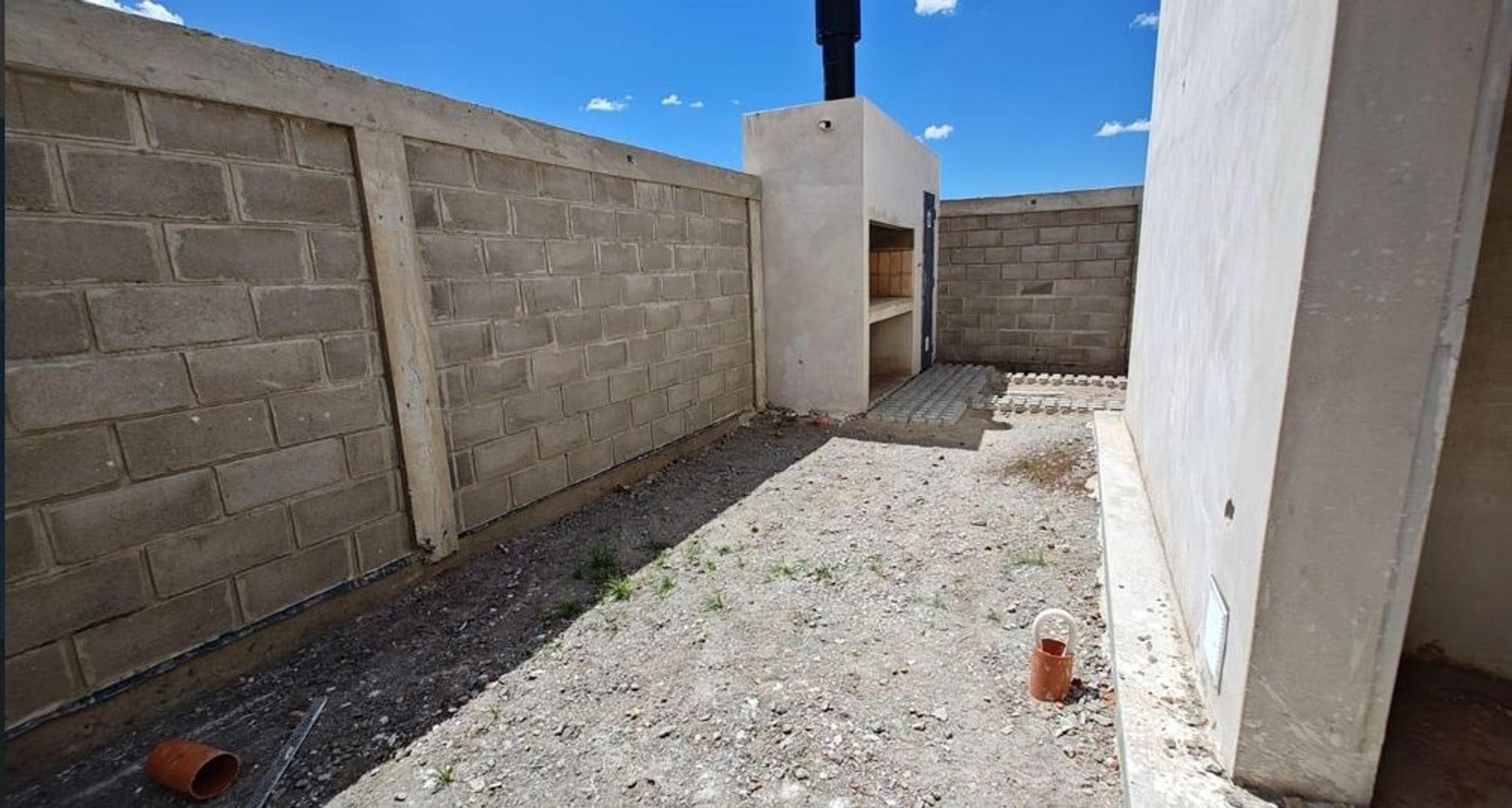 Casa 3 ambientes con 1 baño